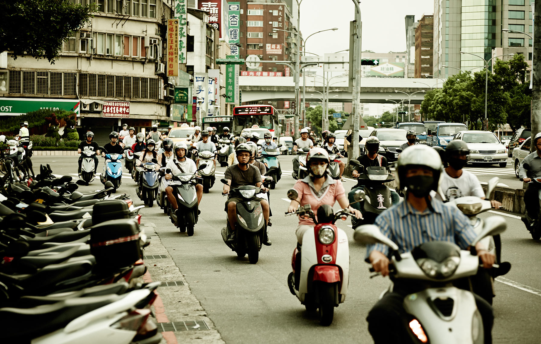 Teipei-scooter-street.jpg